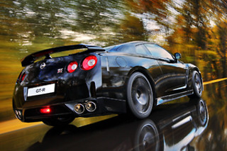 PRØVEKØR NISSAN GODZILLA GTR