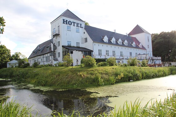 Vrå Slotshotel - photo 3