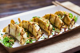 Xin Chao