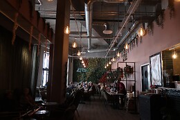 Bistronomi Kitchen & Bar