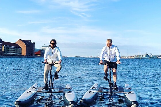 UD I DET BLÅ